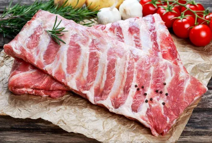 Costillas de cerdo en tiras